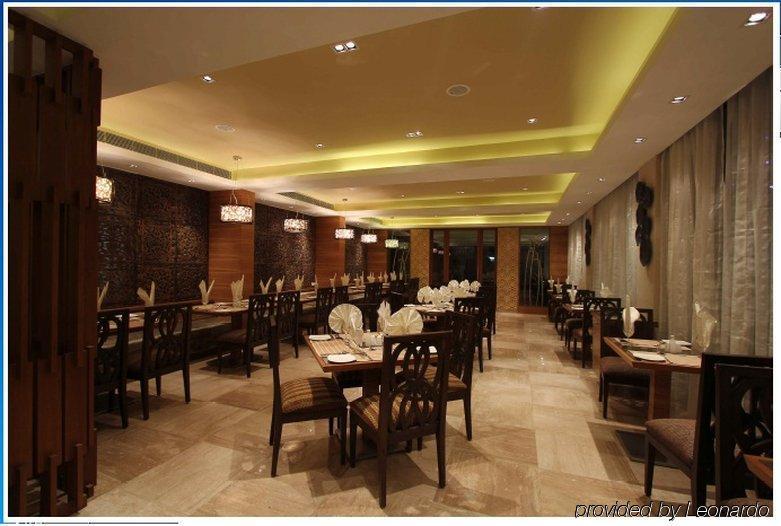 Hotel Riverview Ahmedabad Restoran gambar