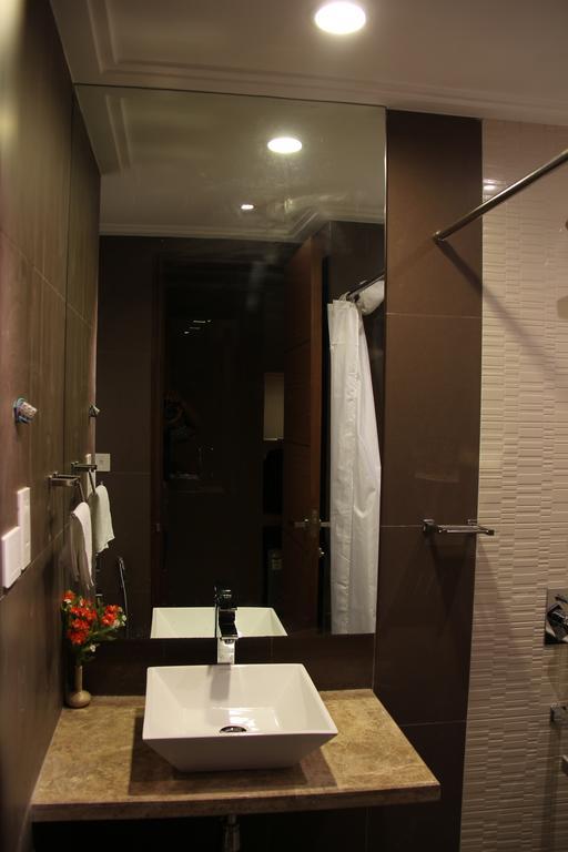Hotel Riverview Ahmedabad Bilik gambar