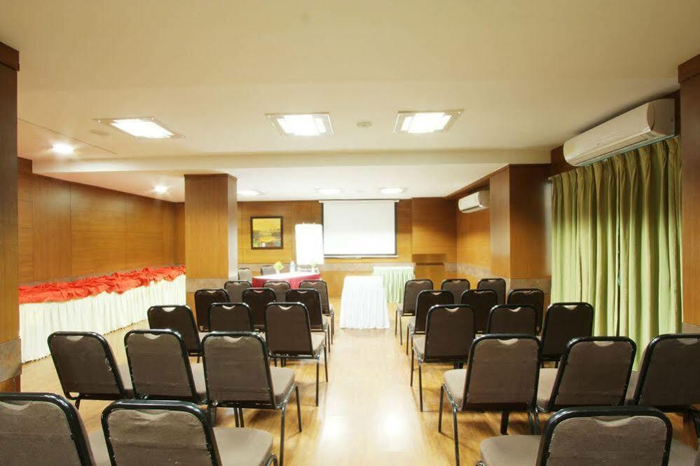 Hotel Riverview Ahmedabad Luaran gambar